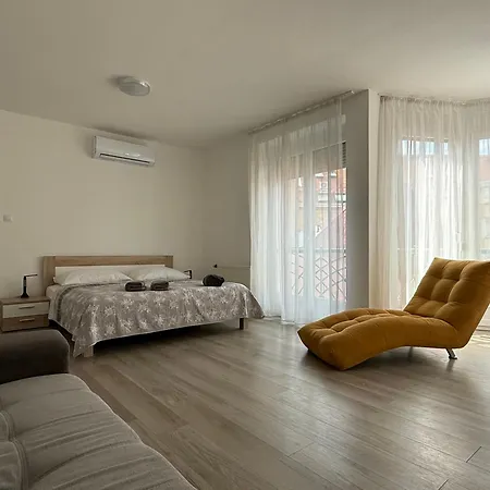 F25 Apartment