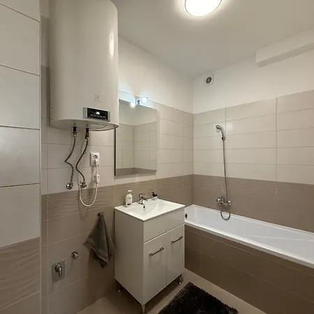 F25 Pécs
