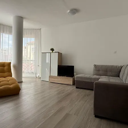 Apartament F25 *
