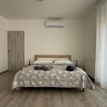 Apartament F25 *